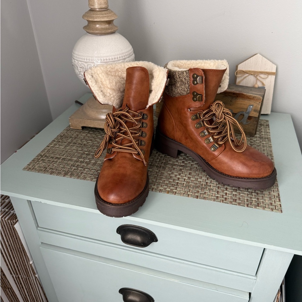Warm Brown Ankle Boots with Fur Trim
